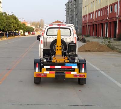 程力威牌CLW5031ZXXK5型车厢可卸式垃圾车