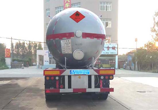 程力威牌CLW9401GYQC型液化气体运输半挂车